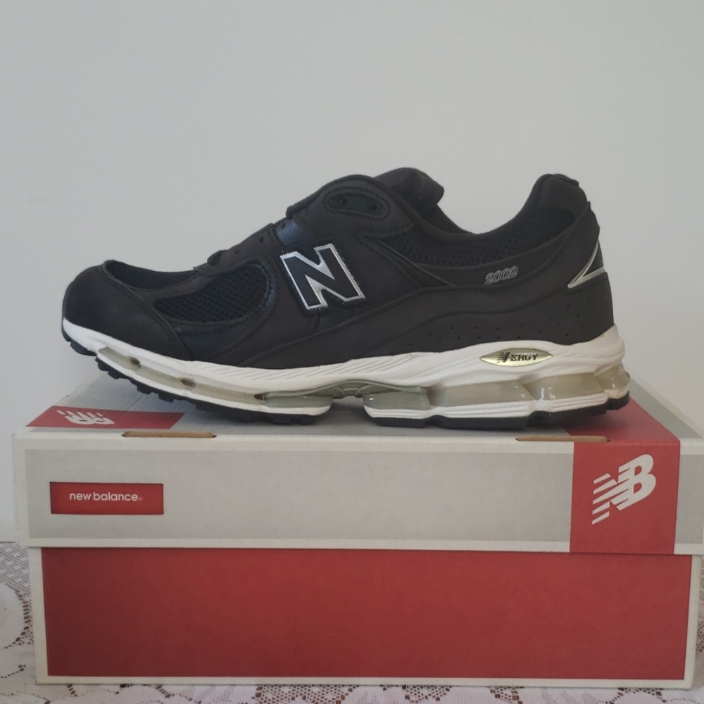 New Balance 2002 Heritage Collection Sneakers